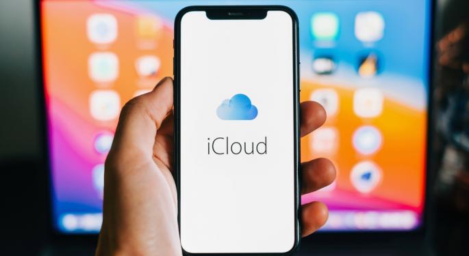 iPhone Users, Rejoice! Microsoft Rolls Out iCloud Photos' Support For Windows 11 Devices
