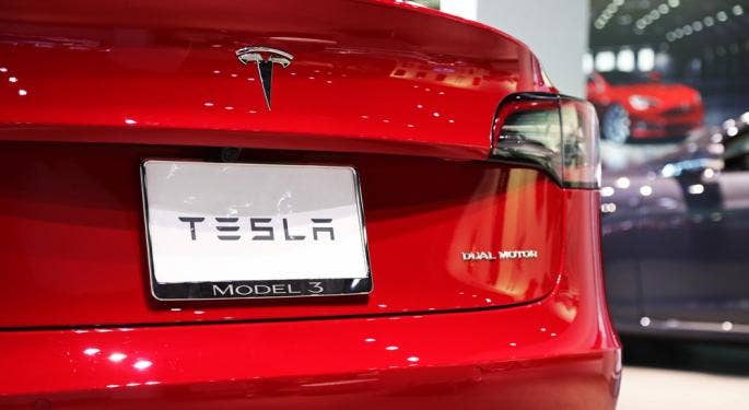Tesla guadagna 8 volte più di Toyota per veicolo