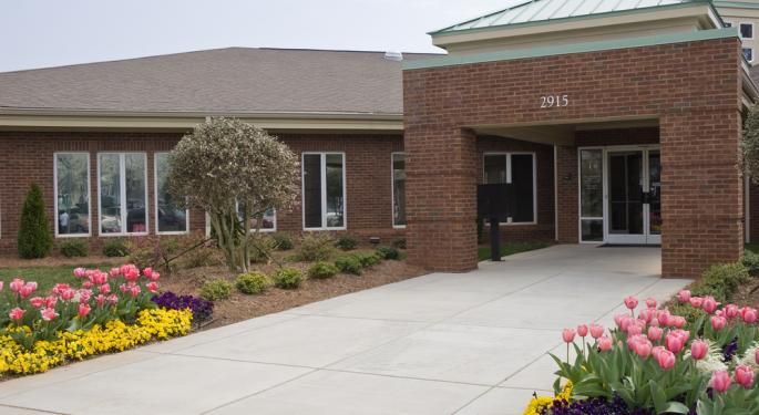3 High-Dividend Healthcare REITs With Positive Returns Over The Past Year