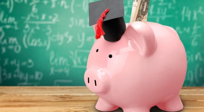 Why This SoFi Analyst Sees Headwinds In Biden's Latest Student Loan Payment Pause