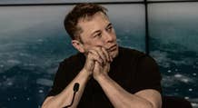 Musk spiega perché le azioni Tesla hanno perso il 50% nel 2022