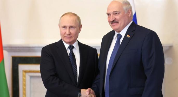Putin Meeting Belarus Ally Lukashenko Prompts Ukraine To Prepare For 'All Possible' Defense Scenarios