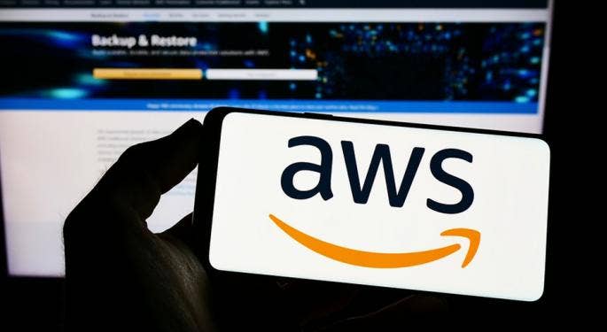 L’analista di Amazon riduce il prezzo obiettivo del 25%