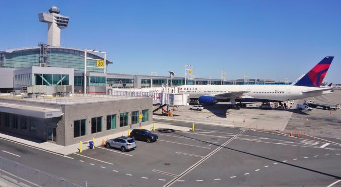 What's Going On At JFK Airport? One Week, Two Near Plane Crashes: Here's What Officials Told Benzinga