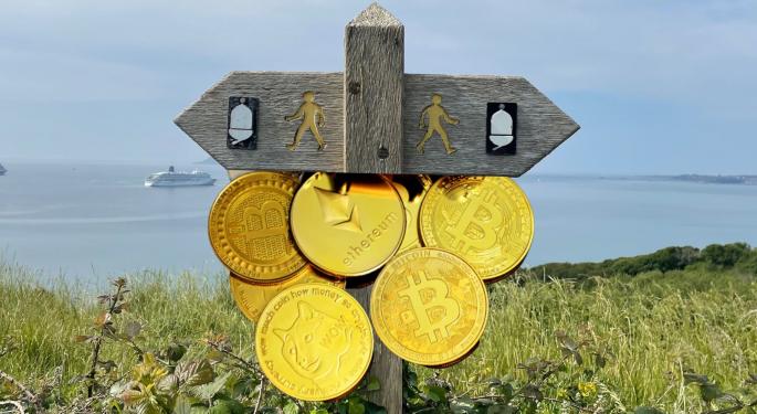 Crypto Industry At A Crossroads: Top Experts React To SEC's Paxos Action On Binance USD