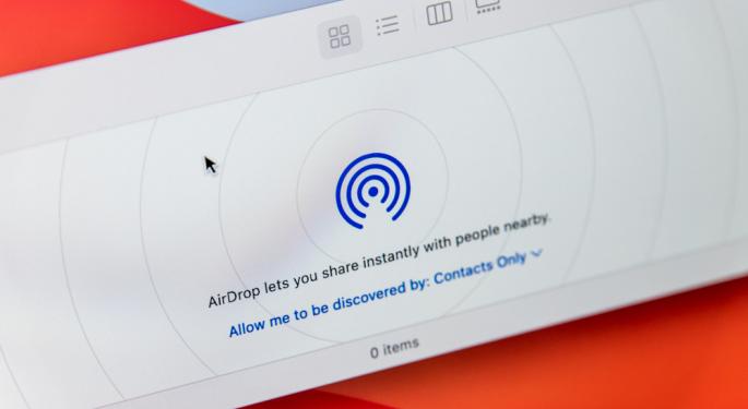 Aircraft Bomb Prank Via Apple AirDrop Gets High School Kid Detained