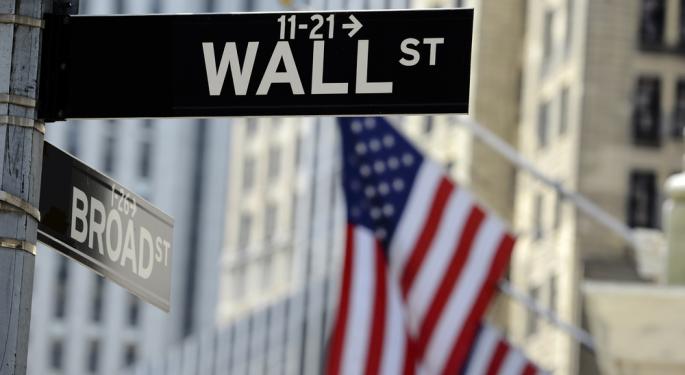 S&P 500 Trades Lower With Possible Recession On The Horizon, China's Economy Grows
