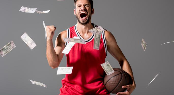 A $200 Bet That Pays Out $300K Hangs On The Warriors Beating The Lakers: A Look At The Insane Parlay