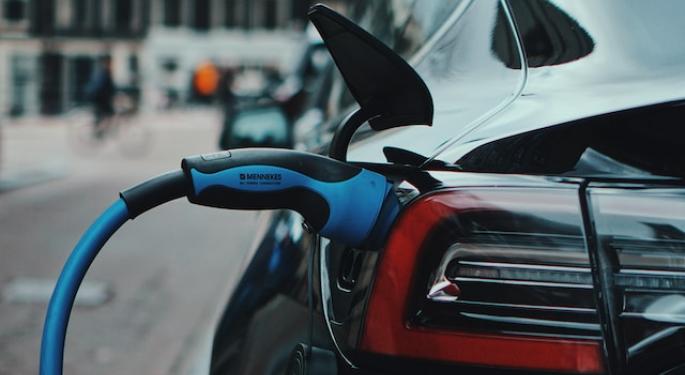 Warren Buffett Says Electric Vehicle Market Too Tough to Tackle, No Clear Winners In Sight And Too Much Competition