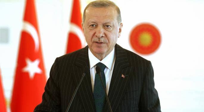 Recep Tayyip Erdogan es reelegido presidente de Turquía y la lira turca se desploma hasta mínimos casi récord