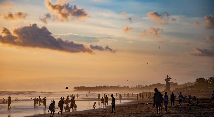 This Millennial Ditched US For Bali With Zero Savings, Now Lives In Luxury On $140K A Year