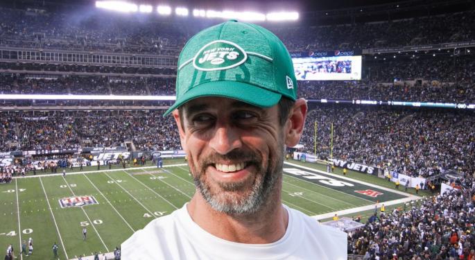 Aaron Rodgers Injury: Twitter Prediction, Fantasy Loss By 0.06 Points, Bargoers Miss Free Drinks