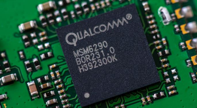 Qualcomm Shares Surge On FQ4 Print: 5 Analysts Find The Spark In Results