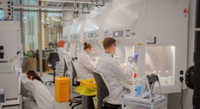 AstraZeneca compra Icosavax ganando acceso a vacunas experimentales