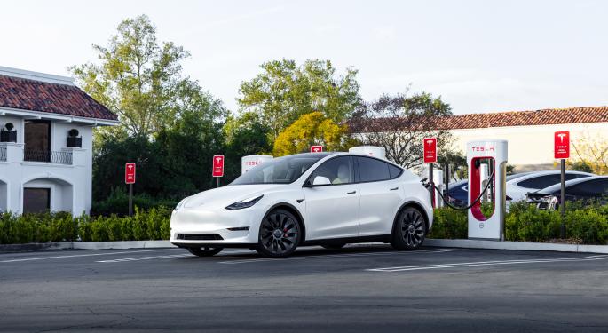 Tesla Moves Towards Wireless Charging: Inductive Home Charger In Development