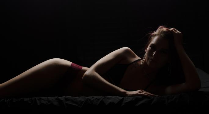 Professional Escort Makes Up To $34K A Week Stripping For Wall Street