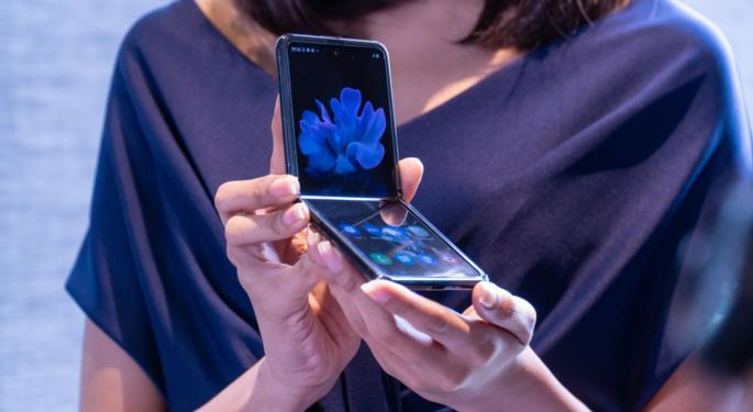 Telefoni pieghevoli: Samsung in testa, Apple assente