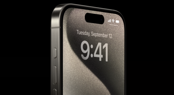Privacy Screens For iPhones? New Patent Reveals Apple Is Working On Making Shoulder-Surfing Harder