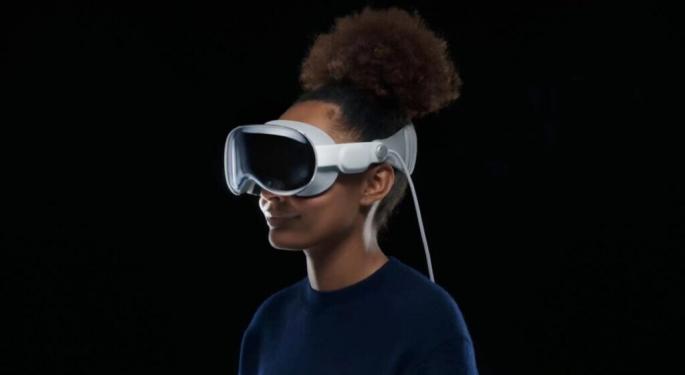 Vision Pro vs. Google Glass: Is It Time For An Augmented Reality Comeback?