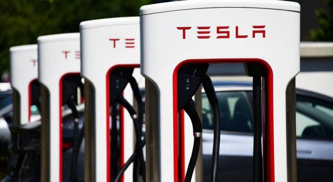 Tesla: Se filtran fotos de la estación Supercharger V4 de Países Bajos