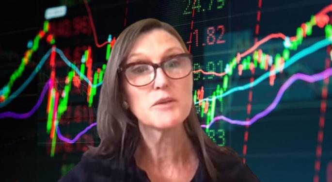 Cathie Wood revela el impacto de la política monetaria en los mercados