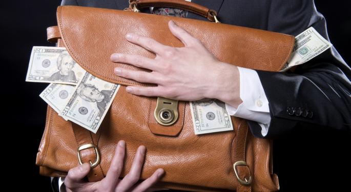 Un hombre que trabaja en tres empleos remotos gana 344.000$ al año