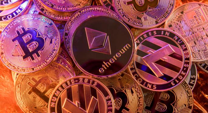 Bitcoin, Ethereum y Dogecoin bajan: el mercado digiere tasas más altas