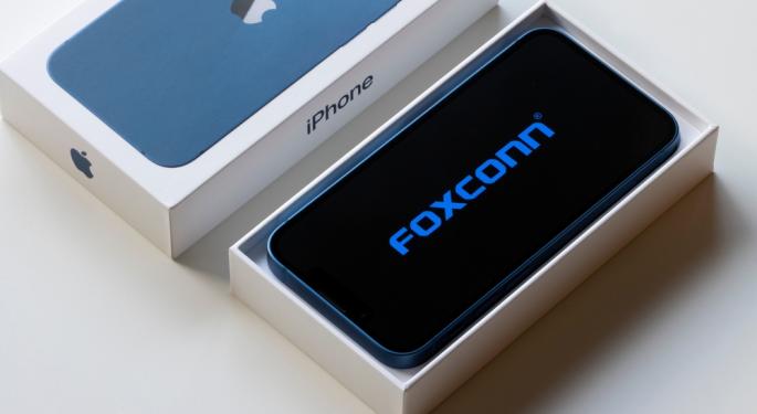 Key Apple Supplier Foxconn's Chairman Holds Talks With Sharp Employees Amid Financial Struggles: 'I Hope We Will Overcome...'