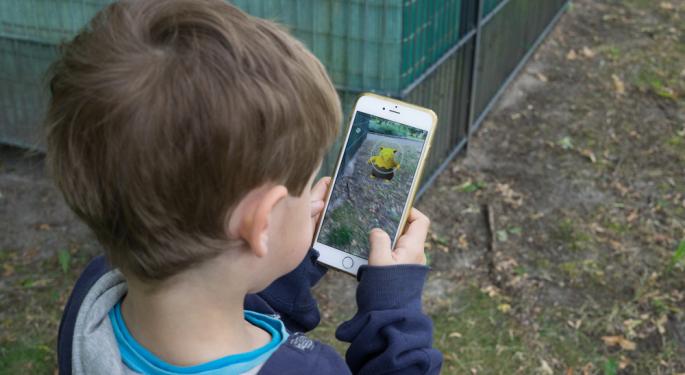 Meet The Irish Town Uniting To Keep Smartphones Out Of Primary School Kids' Reach