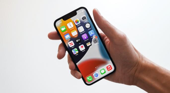 MrWhoseTheBoss Breaks Down The Iconic Shift In iOS Design – Which Era Stole The Spotlight?