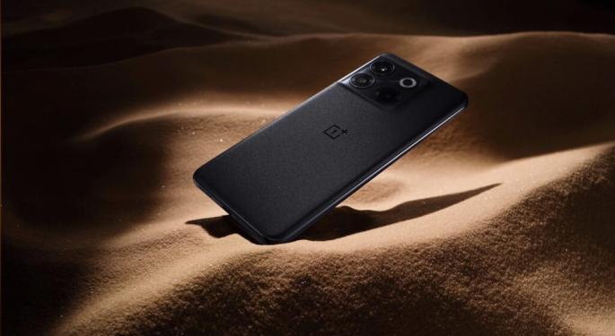Deal Alert: Grab The Flagship Experience On Budget With OnePlus 10T At $290