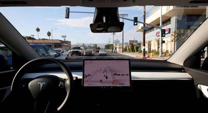 Los coches Tesla con FSD y Autopilot son más seguros que otros