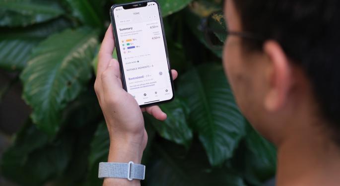 Amazon Throws In The Towel: Fitness Brand Bites The Dust In Battle Against Apple Watch, Fitbit