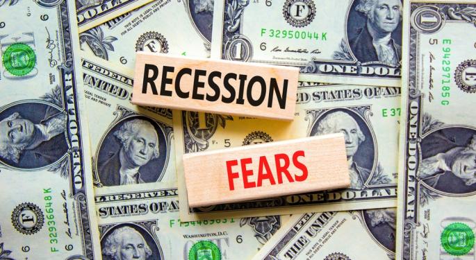 La pausa della Fed porta a scommettere sulla recessione