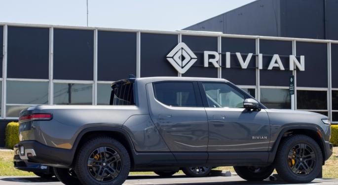 Il CEO di Rivian spiega perché è contrario all’Apple CarPlay