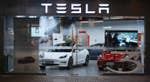 Tesla rivede la strategia di produzione delle batterie