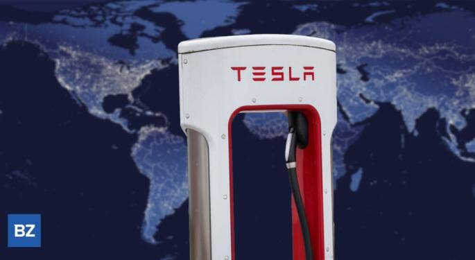 Estaciones de Tesla aumentan y atraen a rivales en coches eléctricos