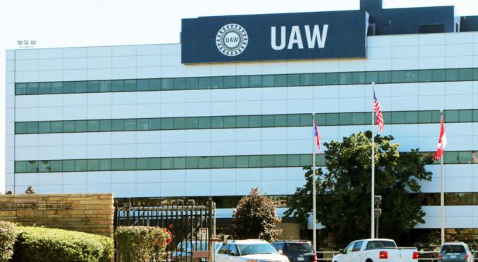UAW lancia uno sciopero storico