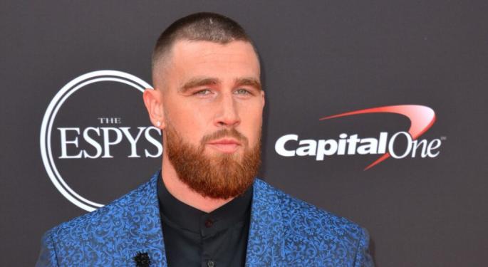 Wild $40,000 Sports Parlay Pays Out $1.5M Profit After Travis Kelce Loses To Big Brother Jason In Monday Night Football