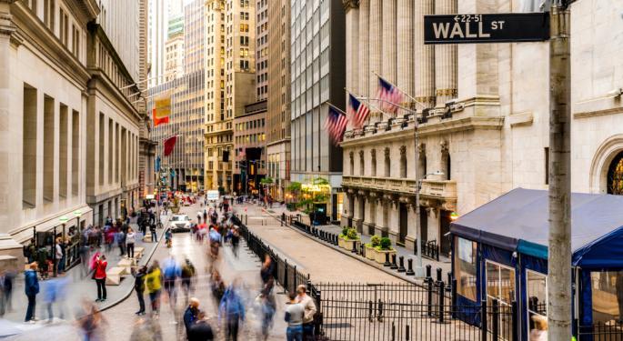 US Stocks Sink, VIX Soars As Overheated Economy, Mixed Earnings Complicate Fed's Path: What's Driving Markets Thursday?