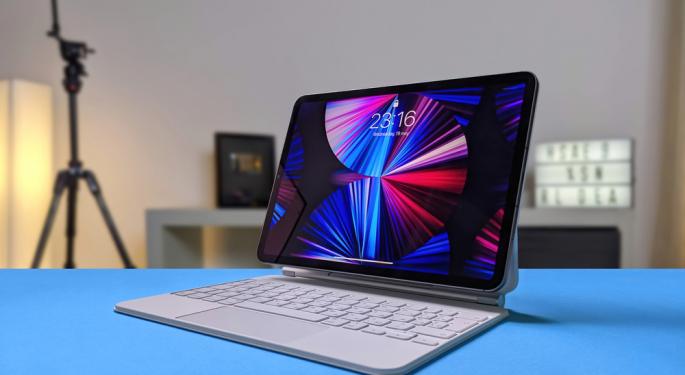 Deal Alert: Save A Massive $700 On Apple's 12.9-inch iPad Pro With M1