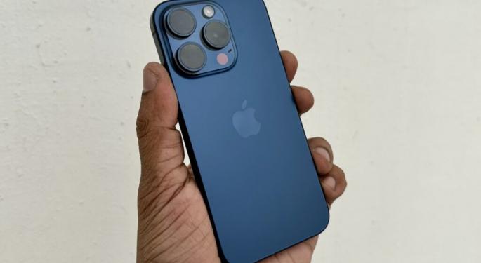 Get The iPhone 15 Pro, iPad And Apple Watch Series 8 Worth $1,900 For Free With This Verizon Deal