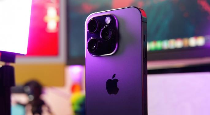 Apple apostará por el sideloading con iOS 17. según los analistas