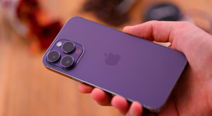 iPhone 14 Satellite SOS Feature Rescues Family Trapped In Maui Wildfires