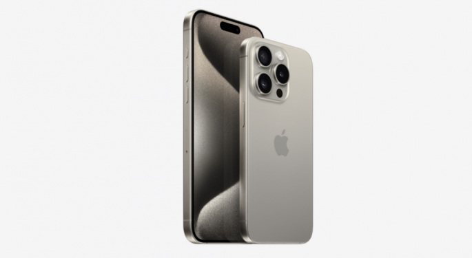 Apple's iPhone 15 Pro Sales Decline While Pro Max Rockets: Ming-Chi Kuo's Insights
