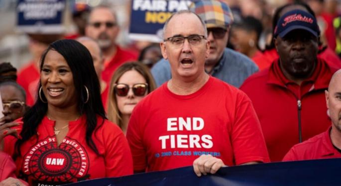 GOP Senator Rallies Behind UAW Workers' Demands, Criticizes Union Leadership: 'Just Shut Your Mouth And Take Support'