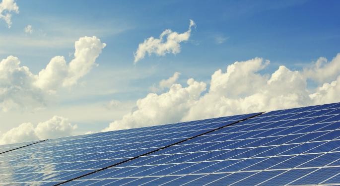 First Solar Bookings Were 'Subdued' In Q4: 9 Analysts Examine Earnings, Outlook