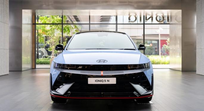 Hyundai Blazes Past Tesla: IONIQ 5 Robotaxi Aces Simulated Driving Test Already!