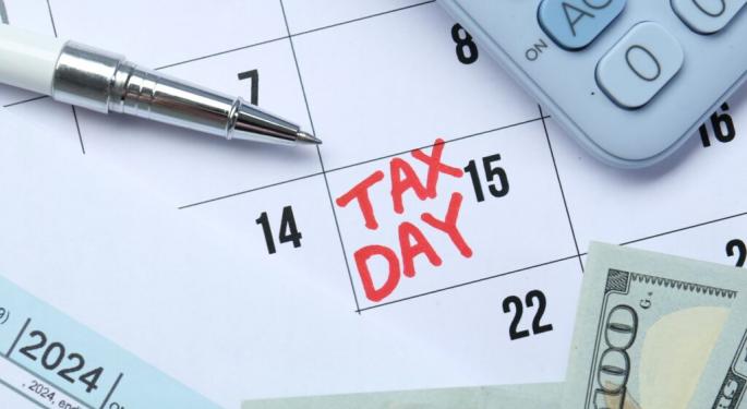 How Does The Stock Market Perform Ahead Of Tax Day? 'Rough' At First, Data Shows