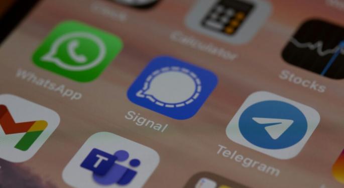 Elon Musk Backed Signal To Take On Mark Zuckerberg's WhatsApp, But Another Rival Says It's Spreading Like A 'Forest Fire': 'We're Sort Of A Threat'